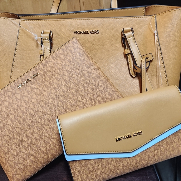 Michael Kors NWT Charlotte Large 3-in-1 Tote Crossbody Leather Handbag - Picture 7 of 10